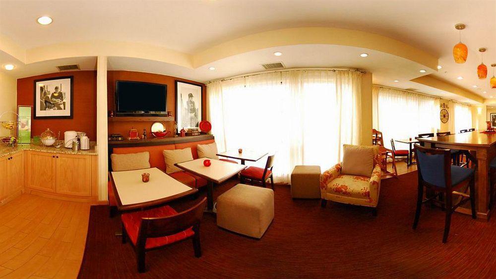 Hampton Inn זנסוויל מראה חיצוני תמונה